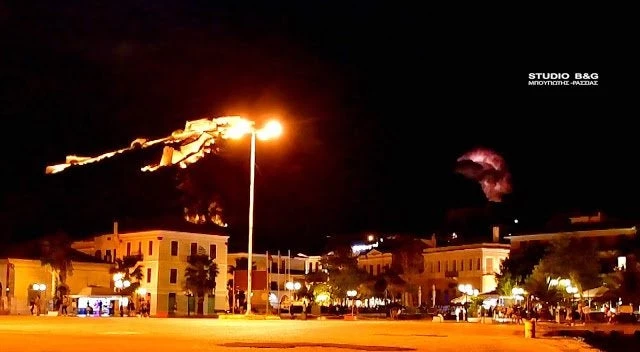 Απίστευτες εικόνες: Κεραυνοί με φόντο το Παλαμήδι – Εγινε η νύχτα μέρα στο Ναύπλιο